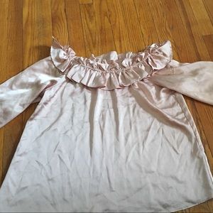 Pale pink blouse 😫